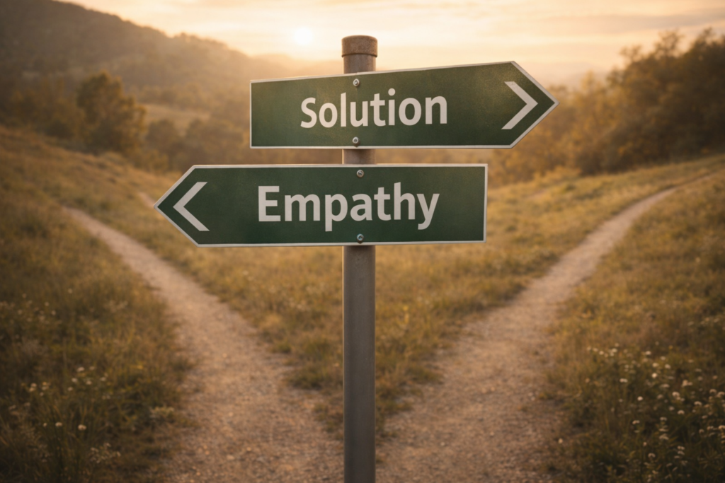 「Solution(解決)」と「Empathy(共感)」と書かれた分かれ道の標識(比喩)。