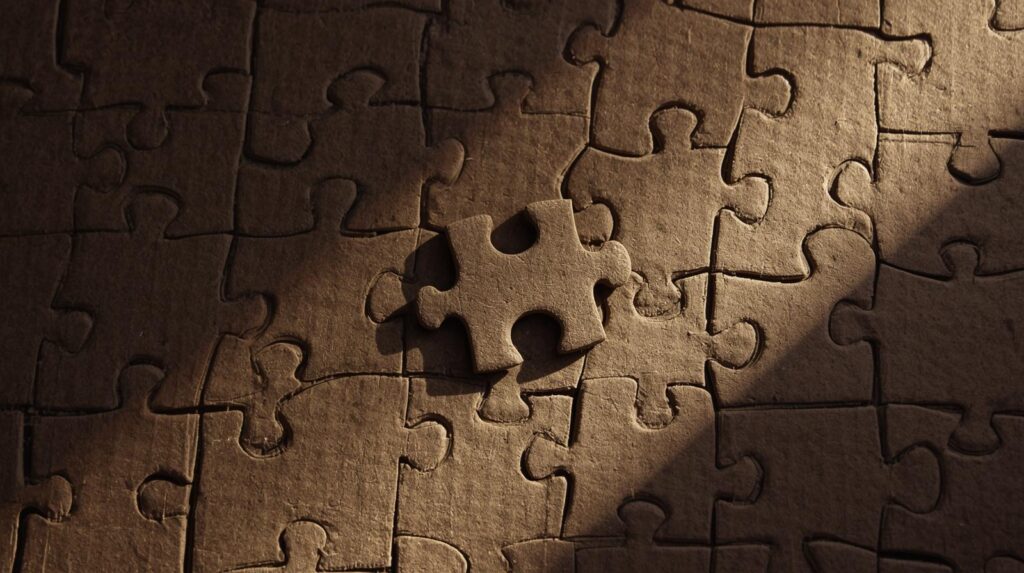 パズルのピースが一つだけどうしてもハマらないもどかしさを感じる描写。