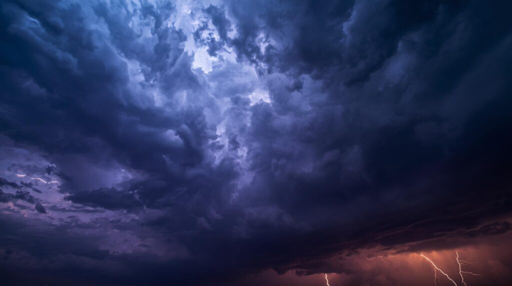 嵐が近づいてくる不穏な空